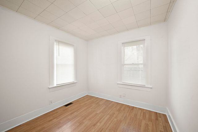 119 SW 6th St, Newton, KS 67114