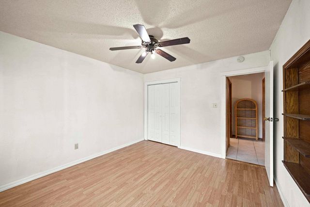 119 SW 6th St, Newton, KS 67114