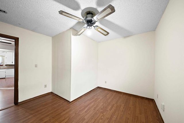 119 SW 6th St, Newton, KS 67114