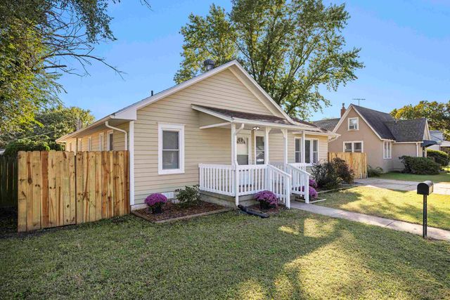 119 SW 6th St, Newton, KS 67114