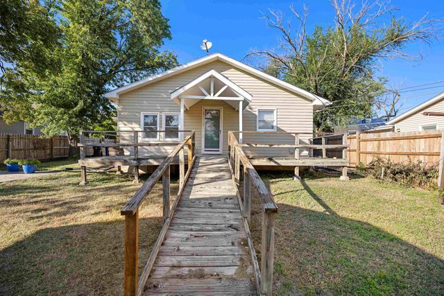 119 SW 6th St, Newton, KS 67114