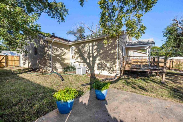 119 SW 6th St, Newton, KS 67114