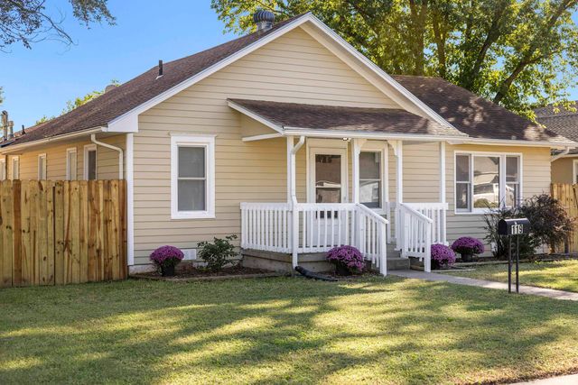 119 SW 6th St, Newton, KS 67114