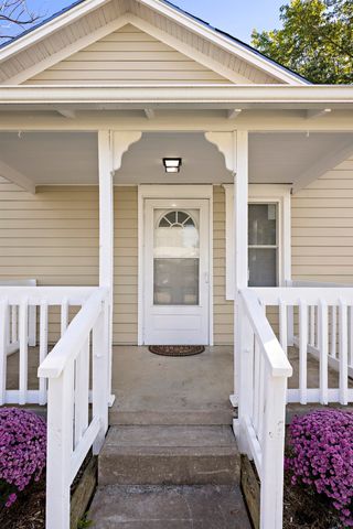 119 SW 6th St, Newton, KS 67114