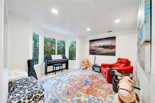 4330 Alhama Dr, Woodland Hills, CA 91364
