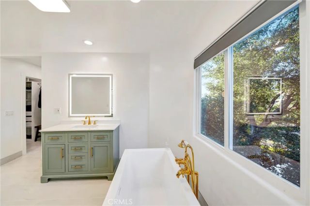 4330 Alhama Dr, Woodland Hills, CA 91364