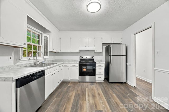 7724 Winterset Drive, Charlotte, NC 28270