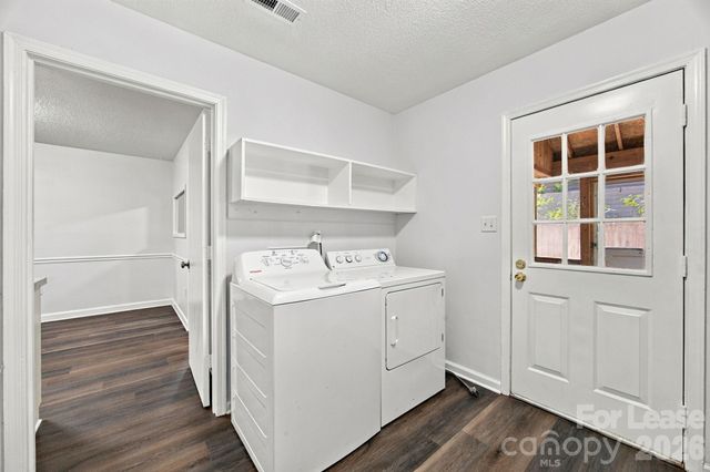 7724 Winterset Drive, Charlotte, NC 28270