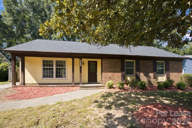 7724 Winterset Drive, Charlotte, NC 28270