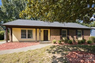 7724 Winterset Drive, Charlotte, NC 28270