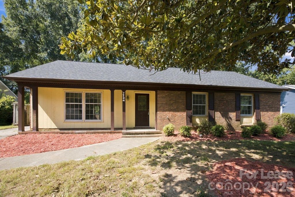 7724 Winterset Drive, Charlotte, NC 28270
