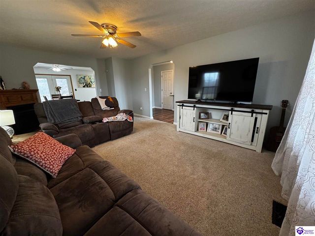 834 Tom Brown Road, Vine Grove, KY 40175