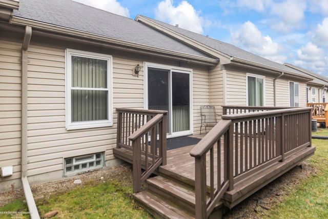 29941 Kenwood Court, Roseville, MI 48066