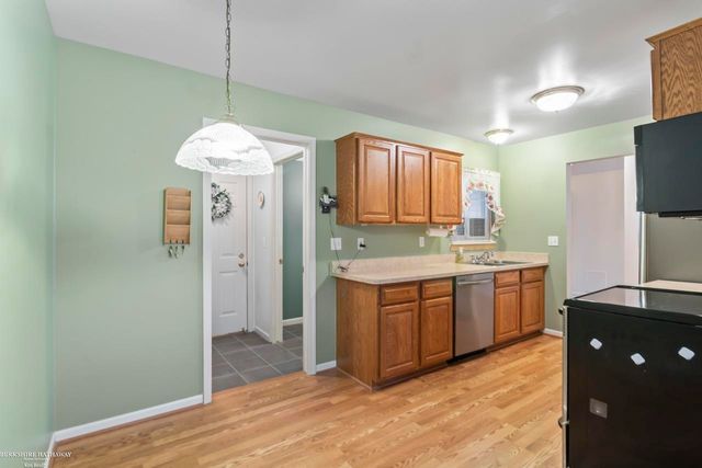 29941 Kenwood Court, Roseville, MI 48066