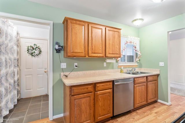 29941 Kenwood Court, Roseville, MI 48066