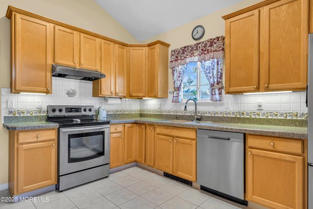 6 Avalon Court, Manchester, NJ 08759