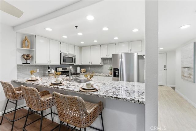 206 Avenida Montalvo 8, San Clemente, CA 92672