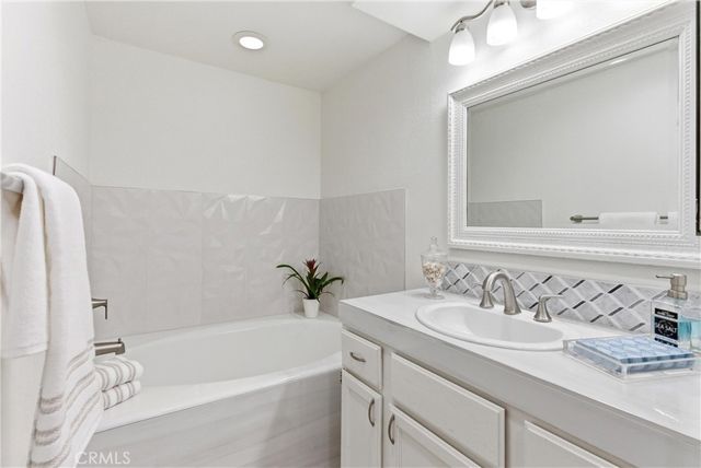 206 Avenida Montalvo 8, San Clemente, CA 92672