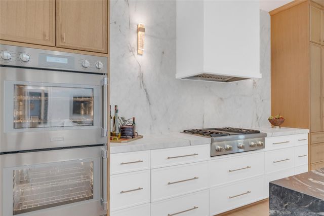 5602 Ella Lee Lane, Houston, TX 77056