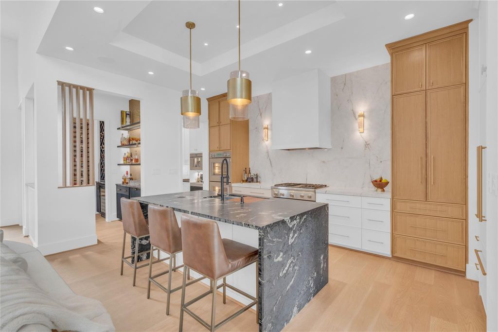 5602 Ella Lee Lane, Houston, TX 77056