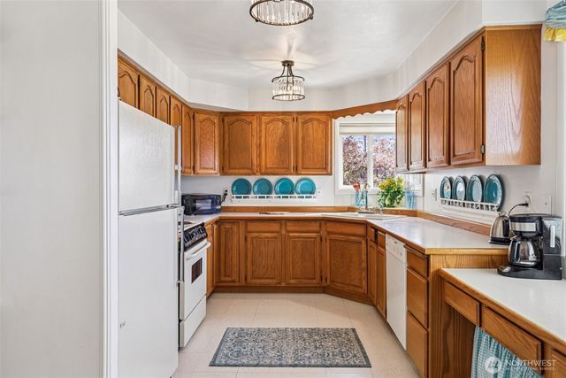 801 Cowlitz Way, Kelso, WA 98626