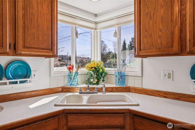 801 Cowlitz Way, Kelso, WA 98626