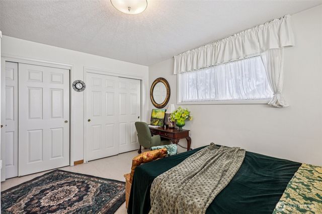 801 Cowlitz Way, Kelso, WA 98626
