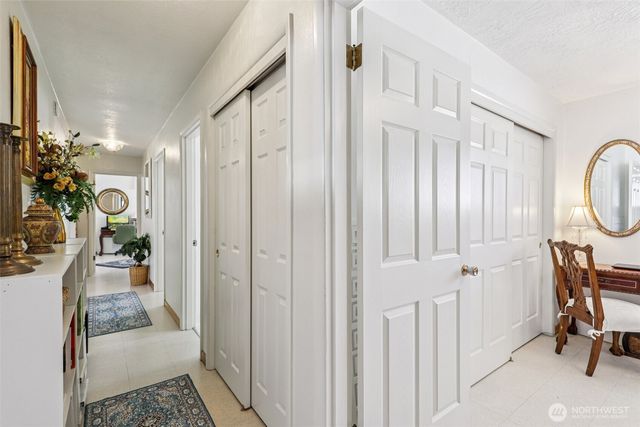 801 Cowlitz Way, Kelso, WA 98626