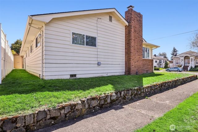 801 Cowlitz Way, Kelso, WA 98626