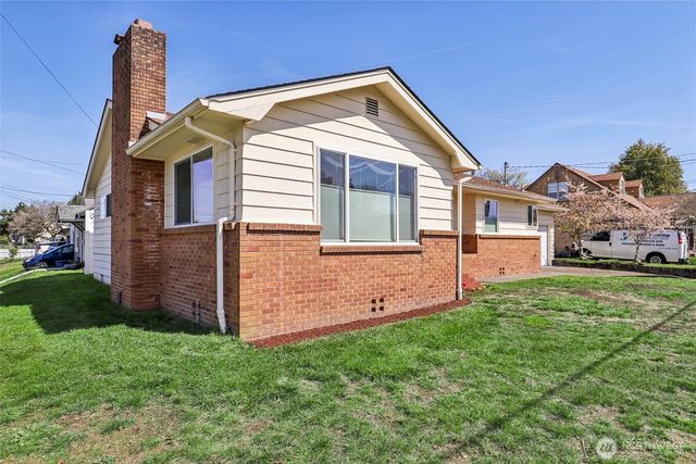 801 Cowlitz Way, Kelso, WA 98626