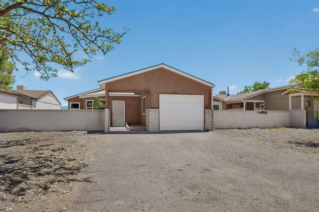 346 Pearl Drive NE, Rio Rancho, NM 87124