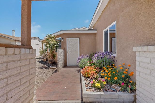 346 Pearl Drive NE, Rio Rancho, NM 87124