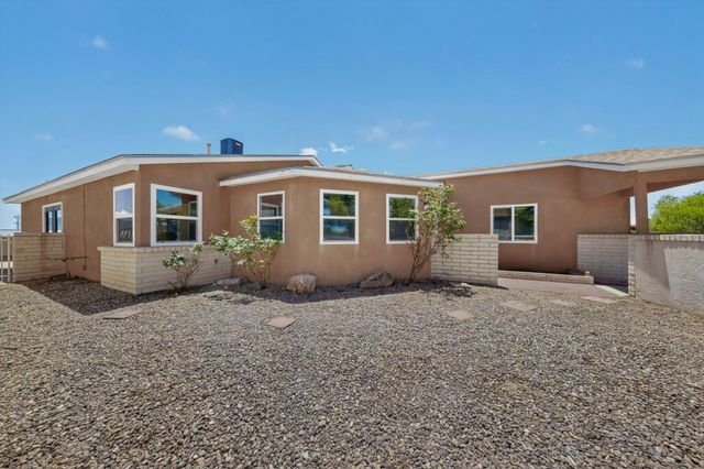 346 Pearl Drive NE, Rio Rancho, NM 87124