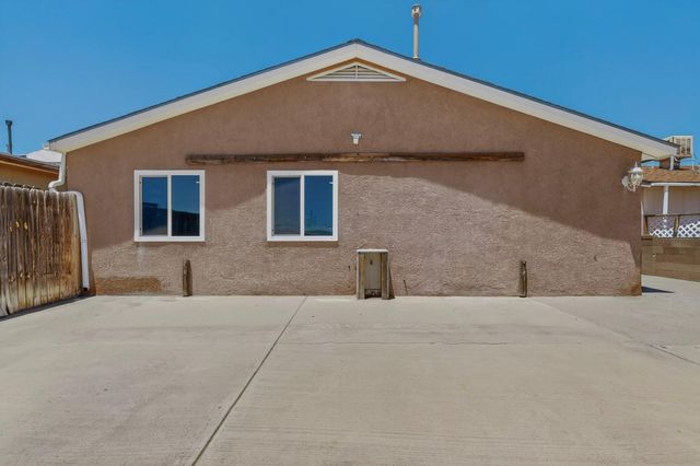 346 Pearl Drive NE, Rio Rancho, NM 87124