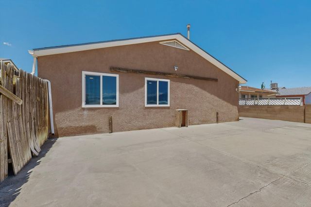 346 Pearl Drive NE, Rio Rancho, NM 87124