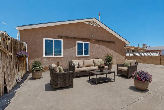 346 Pearl Drive NE, Rio Rancho, NM 87124