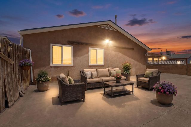 346 Pearl Drive NE, Rio Rancho, NM 87124