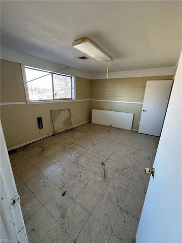 2702 Orcutt AVE, Newport News, VA 23607