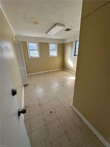 2702 Orcutt AVE, Newport News, VA 23607