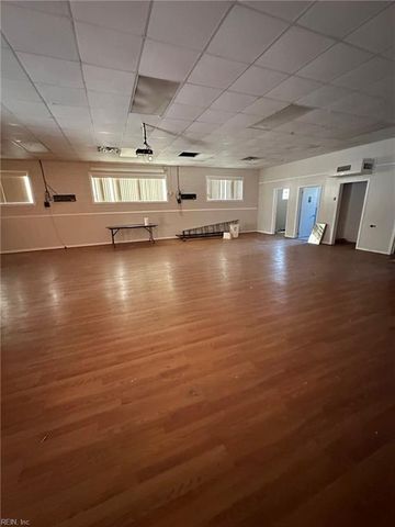 2702 Orcutt AVE, Newport News, VA 23607