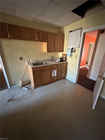 2702 Orcutt AVE, Newport News, VA 23607