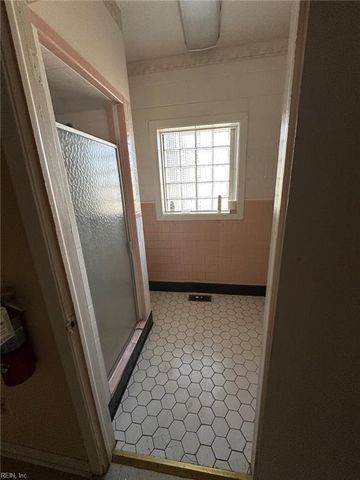 2702 Orcutt AVE, Newport News, VA 23607