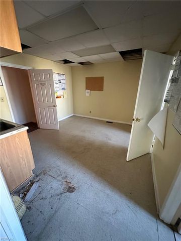 2702 Orcutt AVE, Newport News, VA 23607