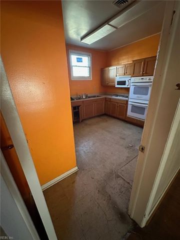 2702 Orcutt AVE, Newport News, VA 23607