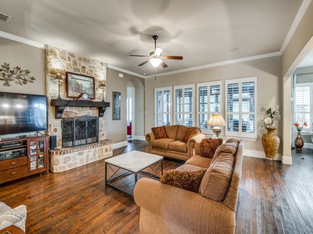 204 Shadow Creek Lane, Hickory Creek, TX 75065