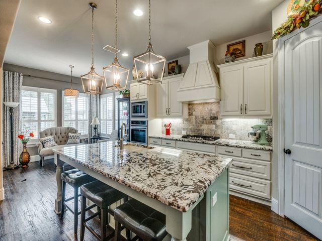 204 Shadow Creek Lane, Hickory Creek, TX 75065