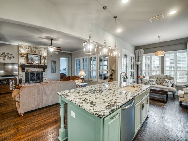 204 Shadow Creek Lane, Hickory Creek, TX 75065