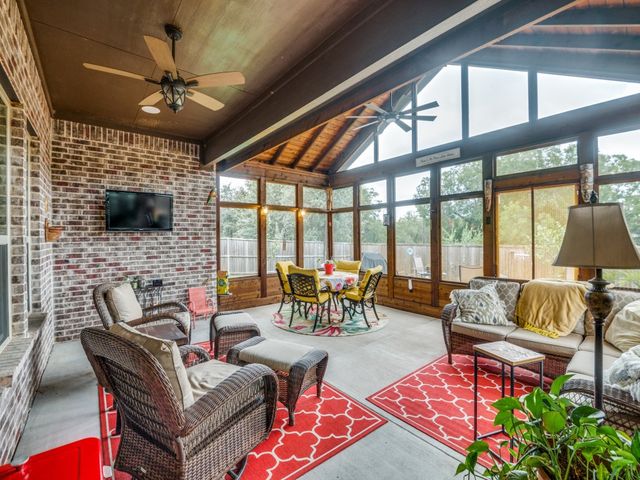 204 Shadow Creek Lane, Hickory Creek, TX 75065