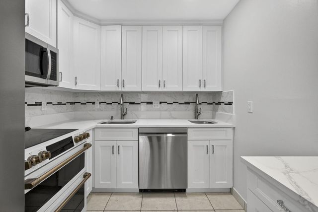 116 Oxford 200, West Palm Beach, FL 33417