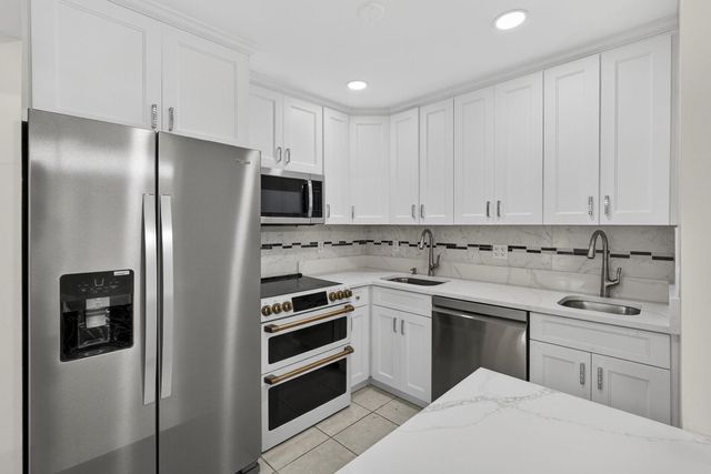 116 Oxford 200, West Palm Beach, FL 33417